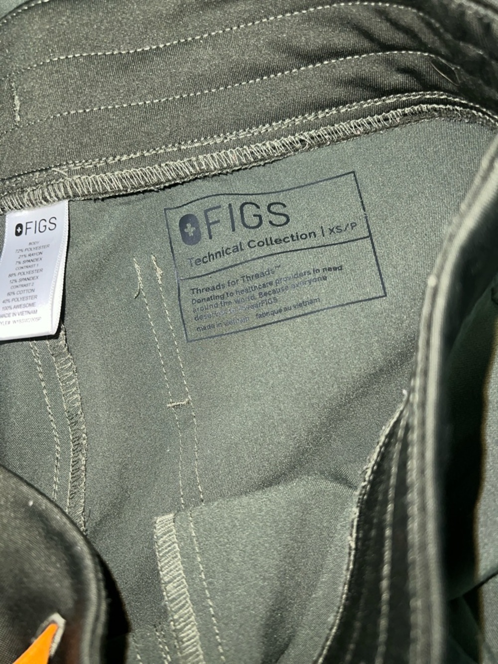 FIGS High-Waisted Zamora Jogger/One Pocket Scrub Top - Picture 6 of 11